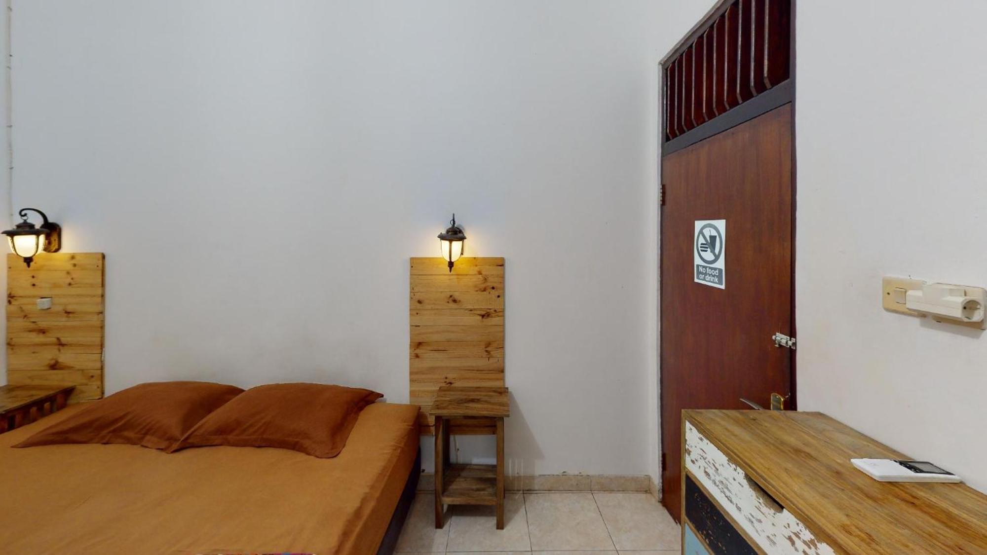 Wood Stone Hostel Yogyakarta Exterior foto