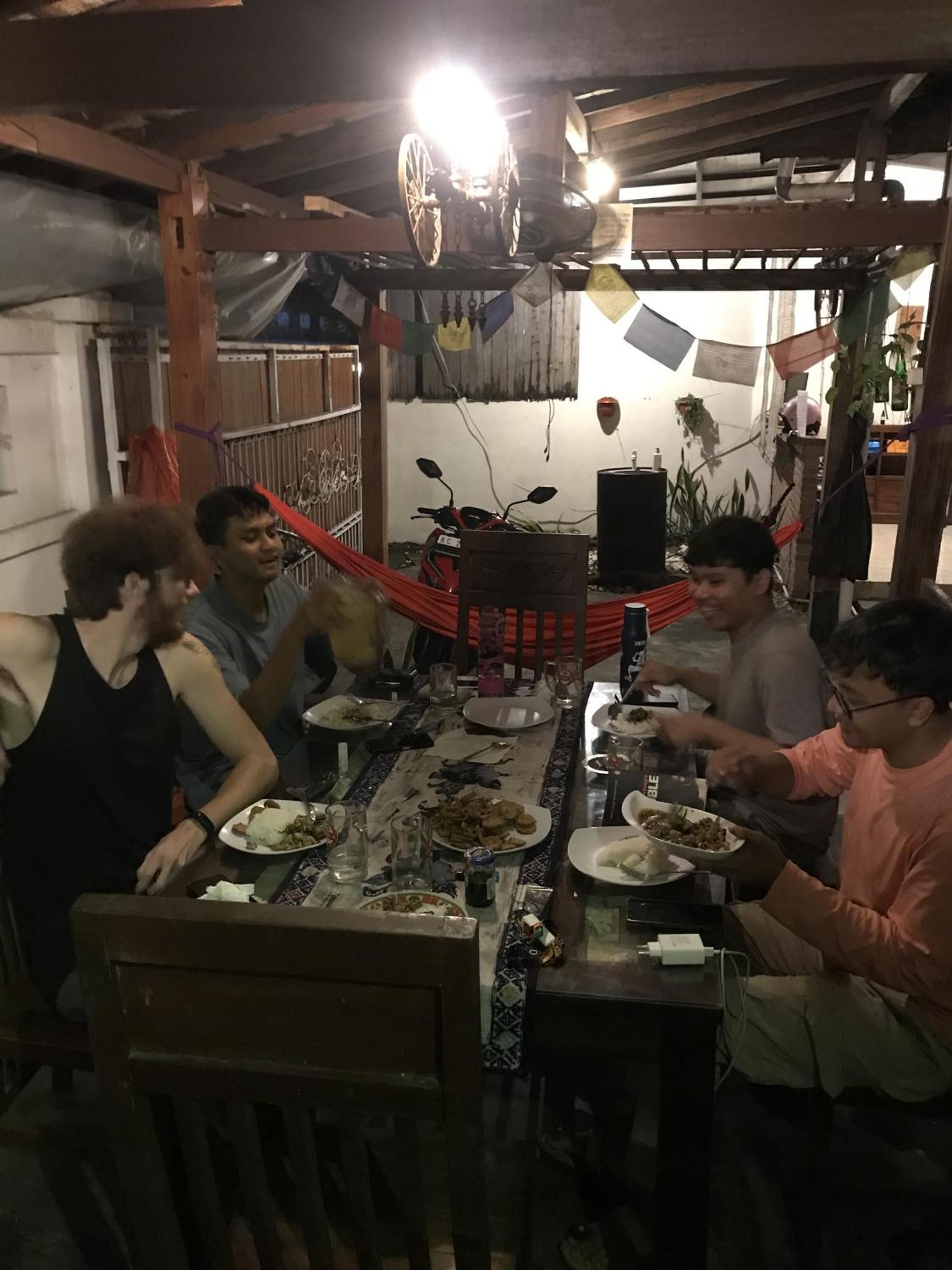 Wood Stone Hostel Yogyakarta Exterior foto