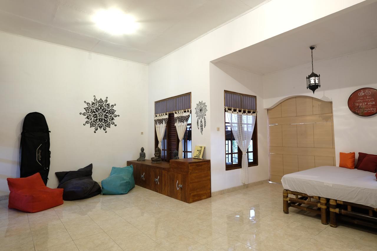 Wood Stone Hostel Yogyakarta Exterior foto