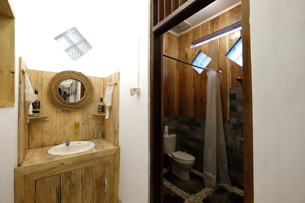 Wood Stone Hostel Yogyakarta Exterior foto