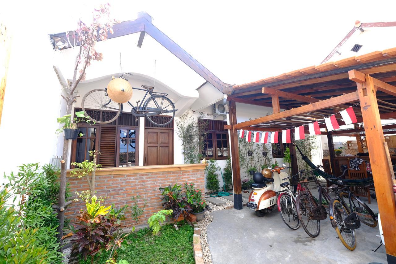 Wood Stone Hostel Yogyakarta Exterior foto