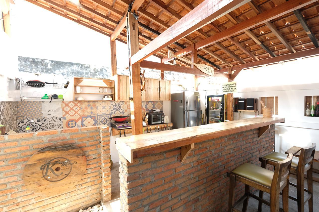 Wood Stone Hostel Yogyakarta Exterior foto