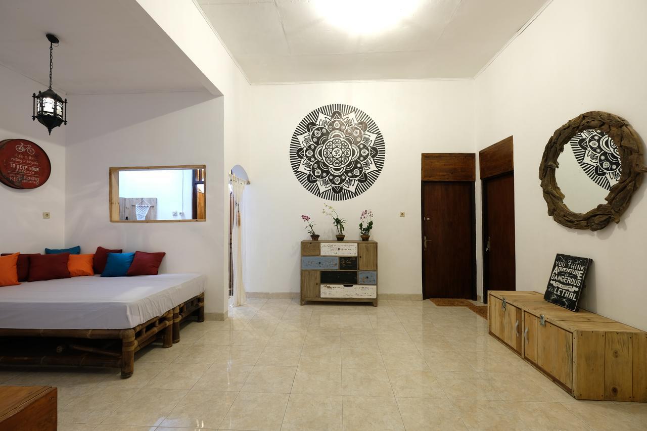 Wood Stone Hostel Yogyakarta Exterior foto