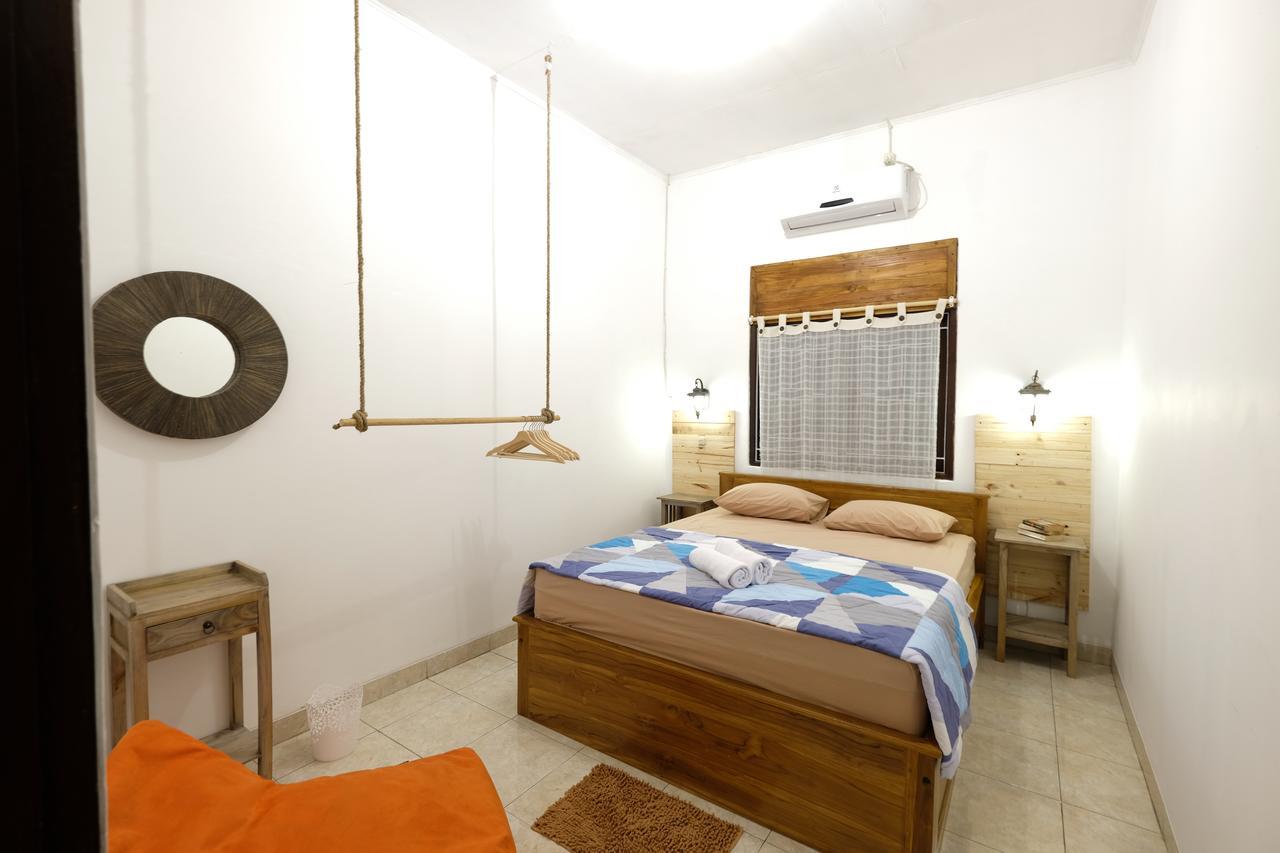 Wood Stone Hostel Yogyakarta Exterior foto