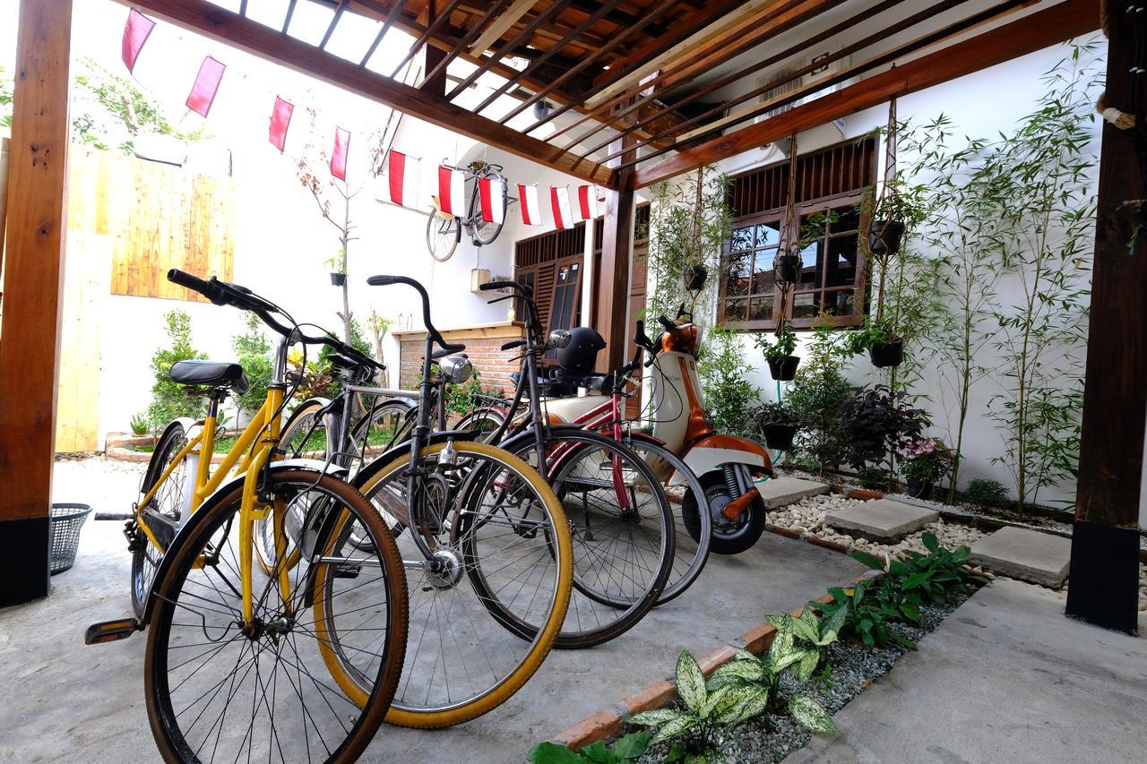 Wood Stone Hostel Yogyakarta Exterior foto