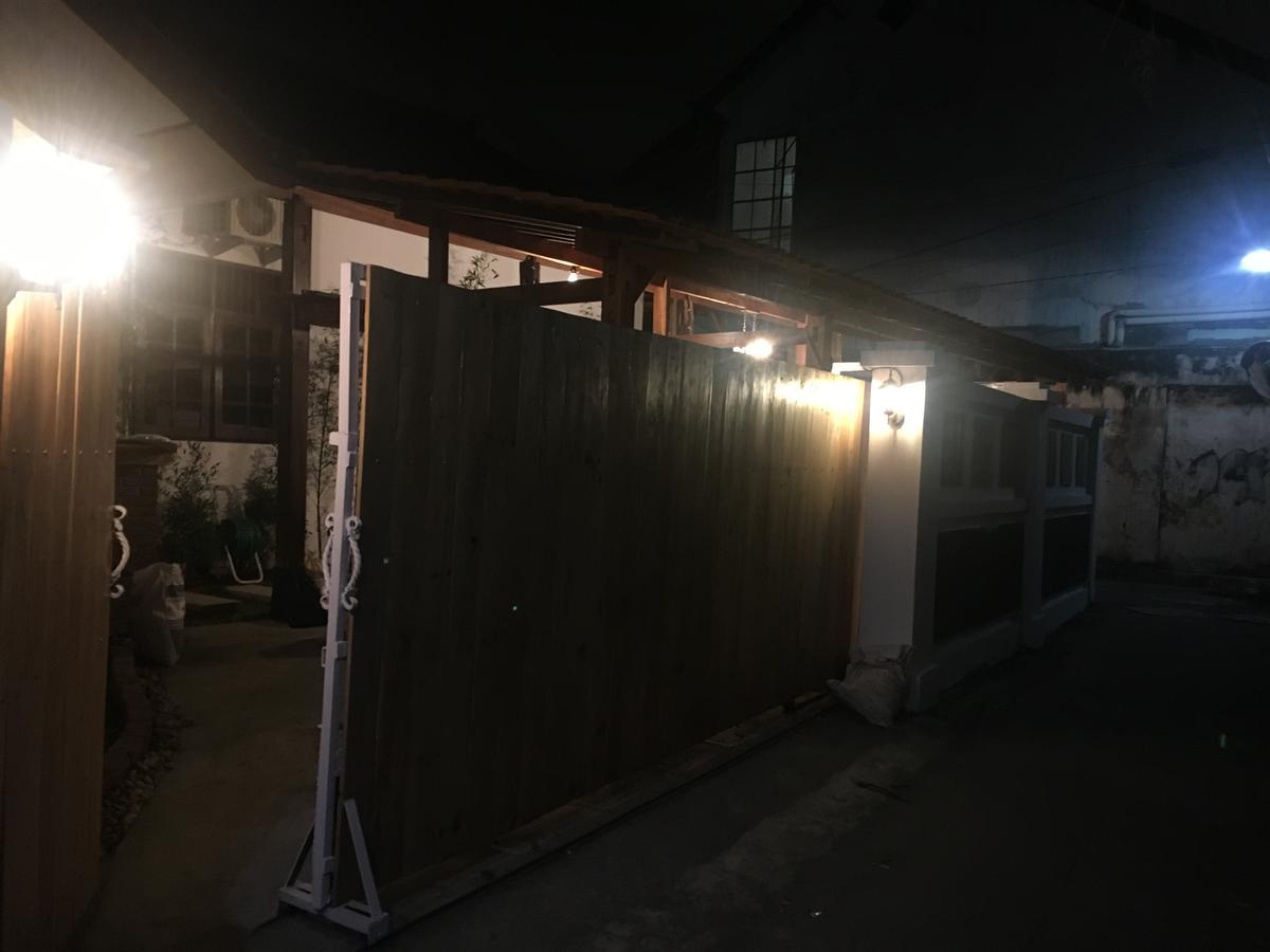Wood Stone Hostel Yogyakarta Exterior foto