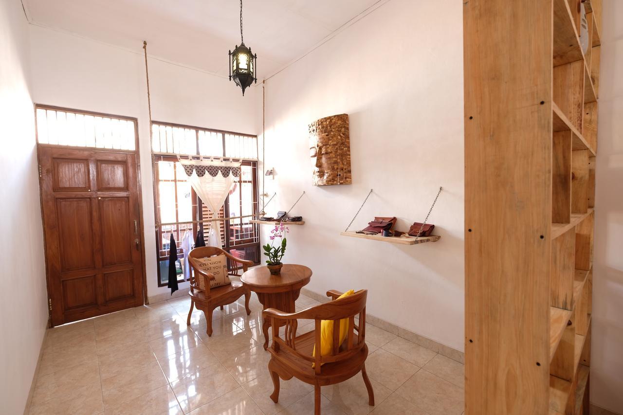 Wood Stone Hostel Yogyakarta Exterior foto