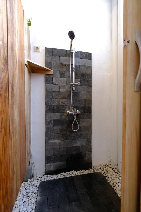 Wood Stone Hostel Yogyakarta Exterior foto