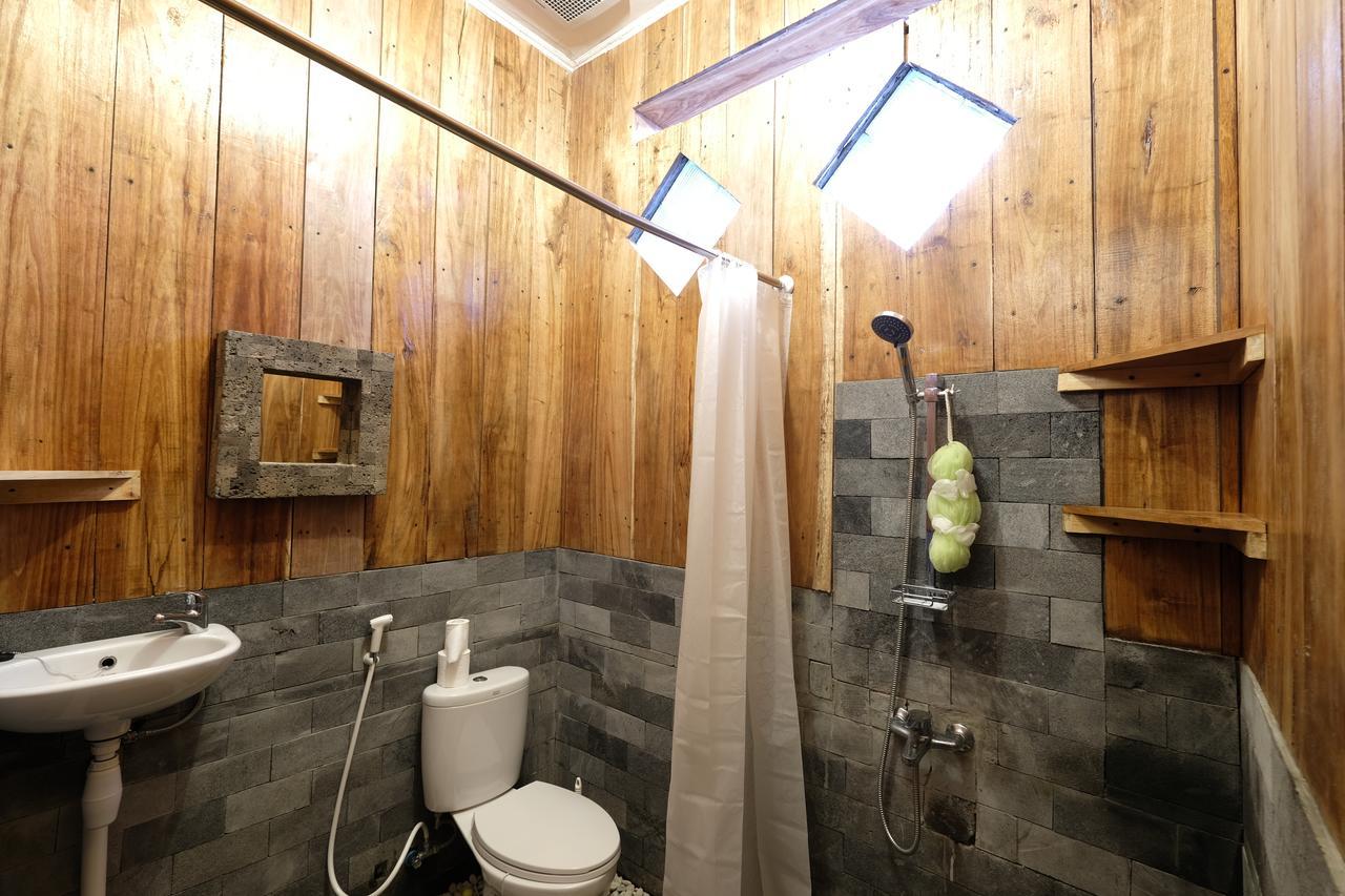 Wood Stone Hostel Yogyakarta Exterior foto